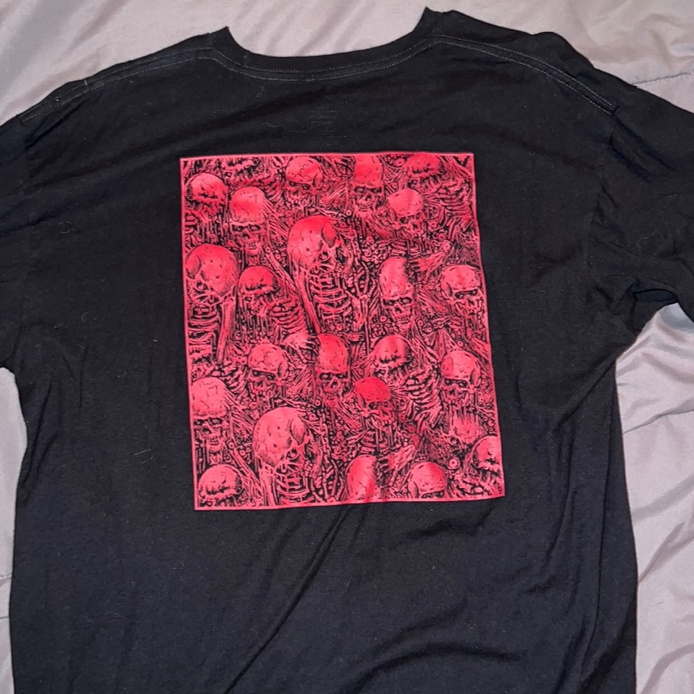 VANS LONG SLEEVE SIZE LARGE PRINT IS ON BACK